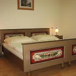 Oda ve Kahvaltı Maiburger 3*